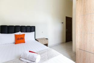 RedDoorz Syariah near Purwosari Train Station - Solo - 7