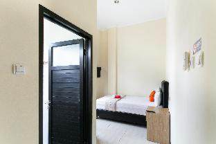 RedDoorz Syariah near Purwosari Train Station - Solo - 6