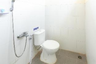 RedDoorz Syariah near Purwosari Train Station - Solo - 5