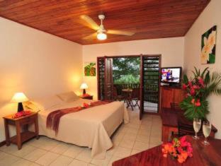 Poppy's on the Lagoon - Port Vila - 6