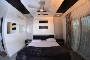 Papa Freds Beach Resort - 9