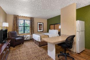 Suburban Studios Columbus Bradley Park - Columbus - 2