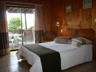 Lakeside Accommodation - 6