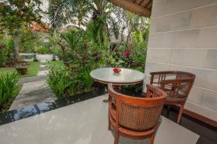 Ubud Inn Cottage by Prasi - 9