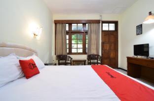 RedDoorz Plus @ Laweyan - Solo - 7
