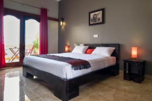 Riviera Hotel & Resort Kep - Kep - 9
