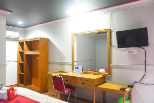RedDoorz Plus near RSCM Jakarta - 2
