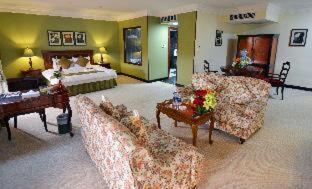 The Convention Center & Royal Suites Hotel - Kuwait - 6