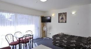 Fenton Court Motel - 2