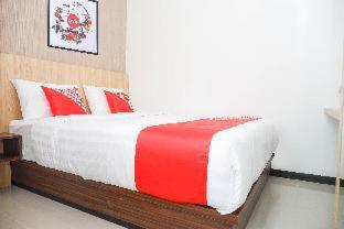 RedDoorz near Matahari Singosaren Solo - Solo - 9