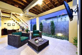 The Lumbung Wood Villa - 3
