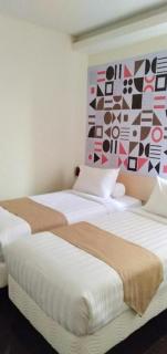Front One Inn Kediri - 8