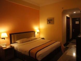 Tyng Garden Hotel - 8