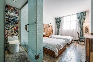 SONDERIA Lazybones Hostel- Wenshu Temple Side, Chill Hostel with All-Day Brunch, Travel Agency in English & Local Bar Vibes - Chengdu - 4