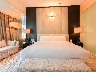 Hilton Shanghai City Center -Steps from iconic landmarks Wukang Mansion and Jing'an Temple - 5