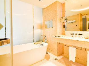 Hilton Shanghai City Center -Steps from iconic landmarks Wukang Mansion and Jing'an Temple - Shanghai - 2