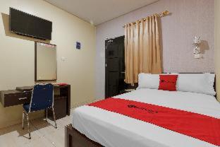 RedDoorz Plus near Pantai Malalayang Manado - Manado - 9