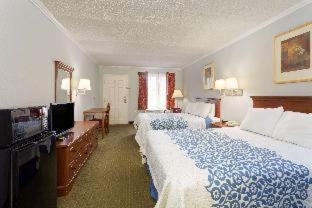 Days Inn by Wyndham Clinton - 8