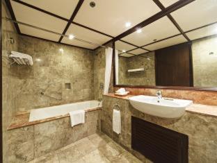 Waterfront Airport Hotel and Casino - Mactan - 8