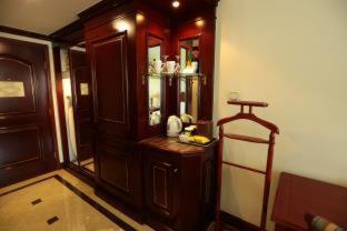 Holiday Inn Shanghai Nanjing Road by IHG - Shanghai - 6