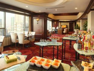 Holiday Inn Shanghai Nanjing Road by IHG - Shanghai - 3