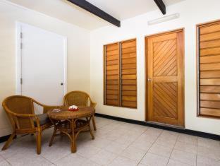 Plantation Island Resort - Malolo Lailai - 6
