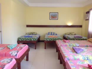 Greenfields Tourist Inn - 1