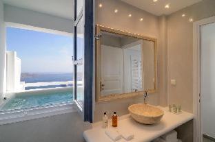 Aqua Luxury Suites by NOMÉE Hospitality Group - Imerovigli - 1
