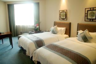 Baolong Hotel Shanghai - 2