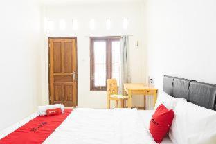 RedDoorz Syariah near Jatisampurna Hospital - Bekasi - 9