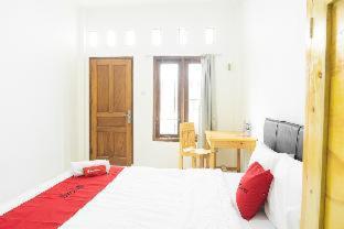 RedDoorz Syariah near Jatisampurna Hospital - Bekasi - 6