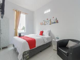 RedDoorz Plus near Taman Rasuna Menteng - 4