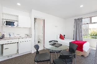 Carnmore Hotel Takapuna - 2