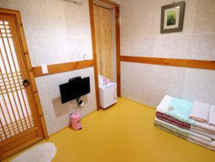 Happiness Full Hanok Guesthouse - 6