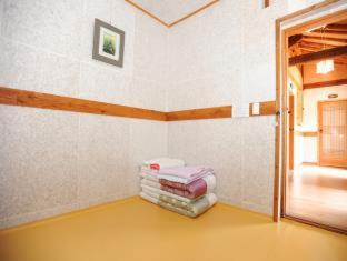 Happiness Full Hanok Guesthouse - 4