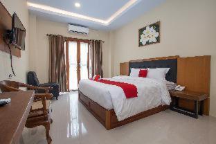 RedDoorz Premium @ Jalan Cengkeh Malang - Malang - 9