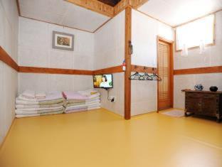 Happiness Full Hanok Guesthouse - 1