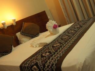 Smugglers Cove Beach Resort & Hotel - Nadi - 6