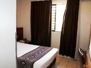 Smugglers Cove Beach Resort & Hotel - Nadi - 1