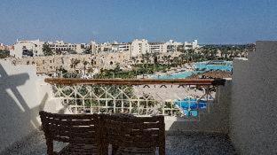 Royal Lagoons Resort & Aqua Park Families and Couples Only - 4