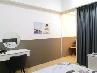 REVO at AURORA PLACE, Pavilion 2, 5 Minutes To AXIATA ARENA BUKIT JALIL FREE WIFI by De Harlequins Guesthouse - Kuala Lumpur - 4