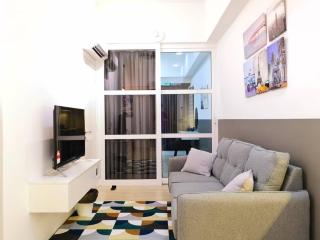 REVO at AURORA PLACE, Pavilion 2, 5 Minutes To AXIATA ARENA BUKIT JALIL FREE WIFI by De Harlequins Guesthouse - Kuala Lumpur - 1