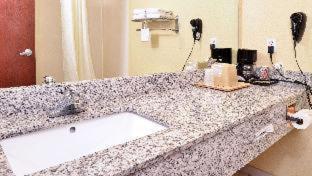 Quality Inn & Suites - Fort Worth - 6
