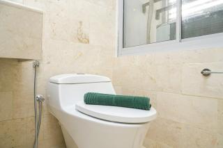 Modern 2BR with Private Lift at Masterpiece The Epicentrum Kuningan Apartment By Travelio - Giacarta - 5
