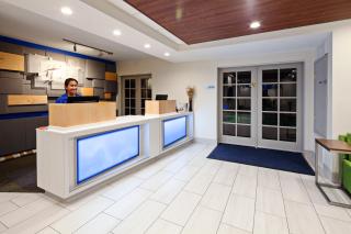 Holiday Inn Express Hotel & Suites San Diego-Escondido by IHG - Escondido - 4