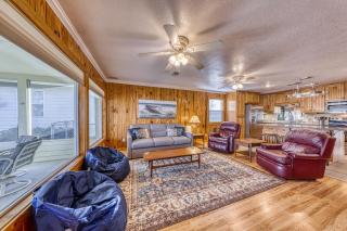 Lake Escape - Kingsland - 7