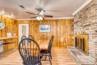 Lake Escape - Kingsland - 1