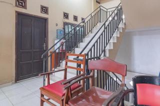 RedDoorz Syariah near Terminal Batu Ampar 2 - Balikpapan - 3