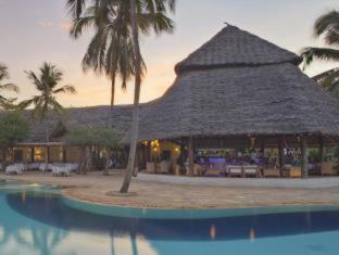Bluebay Beach Resort & Spa - 4