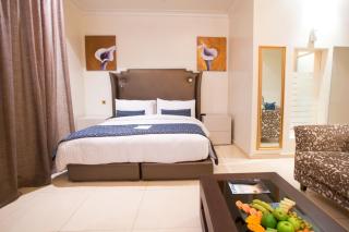 Victoria Crown Plaza Hotel - 2